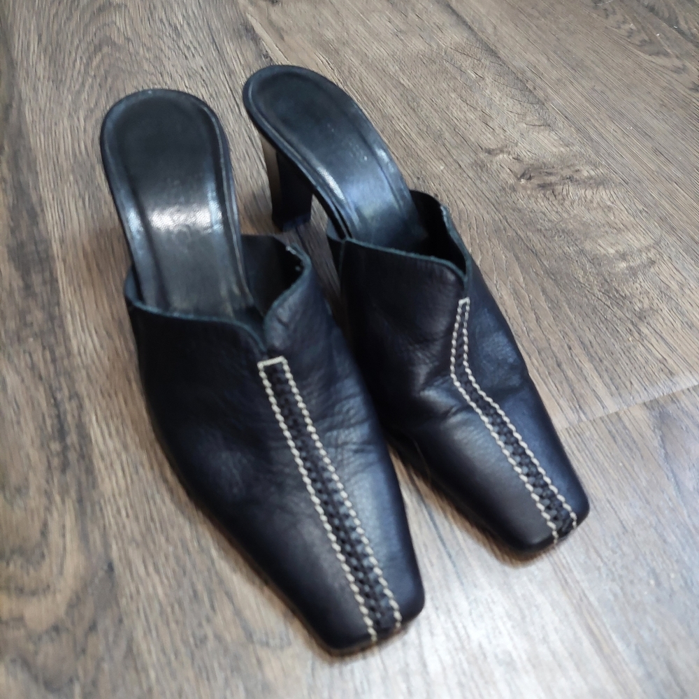 Meucci 5 1/2 black open back leather dress‎ shoes small heel